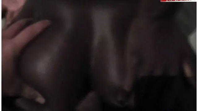 Miễn phí khiêu dâm, không giấy đăng ký  Massage đầu phim sec dit len tiên với sự thâm nhập.
