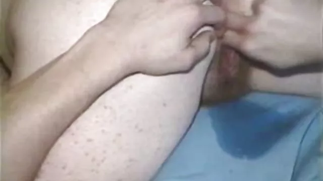Miễn phí khiêu dâm, không giấy đăng ký  Trẻ gà con liếm phallus và masturbates phim sec du chac âm đạo trên các bàn