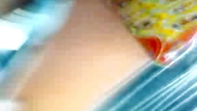 Miễn phí khiêu dâm, không giấy đăng ký  Dễ thương tóc vàng hút vòi nước và sec tre em dit nhau én cum trên vật đúc