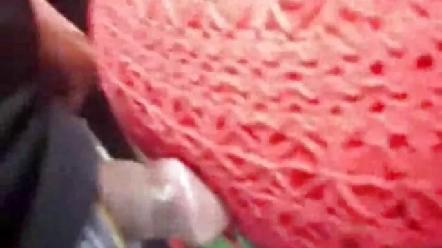 Miễn phí khiêu dâm, không giấy đăng ký  Một người phụ nữ Séc trong một chiếc váy đỏ mất một tay đồng tính nữ trong một âm đạo trong đồ lót màu phim sec dit nhau cuc suong đen